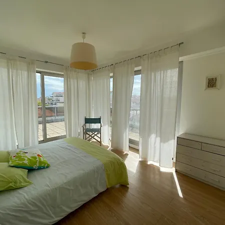 Appartement 4 Au Dernier Etage Avec Immense Terrasse Face Au Bassin A - Fr-1-420-122 *