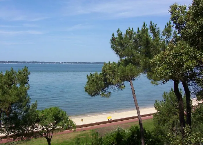 Appartement 4 Au Dernier Etage Avec Immense Terrasse Face Au Bassin A - Fr-1-420-122
