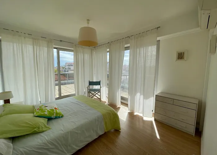 Appartement 4 Au Dernier Etage Avec Immense Terrasse Face Au Bassin A - Fr-1-420-122 *